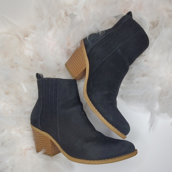 Forever 21 Shoes - (G)Forever 21 Faux Suede Ankle Booties size 6.5